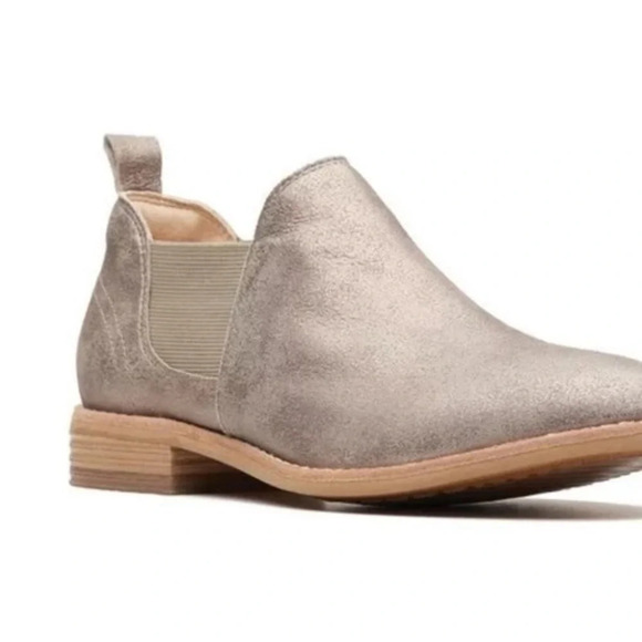 Clarks NEW
Women's Edenvale Page Slip-on - Picture 1 of 8